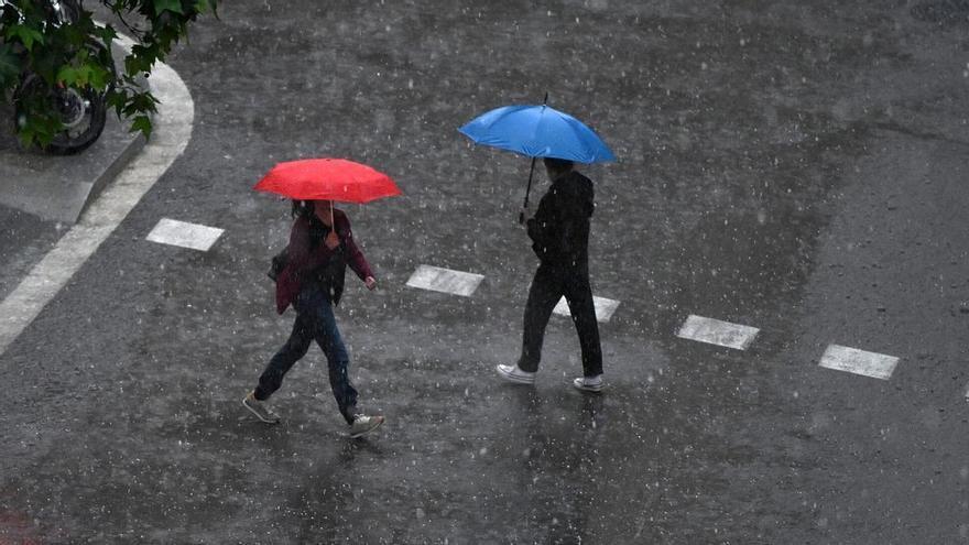 Los avisos por calor extremo se intercalan con los de intensidad de lluvia en vísperas de la llegada del eclipse