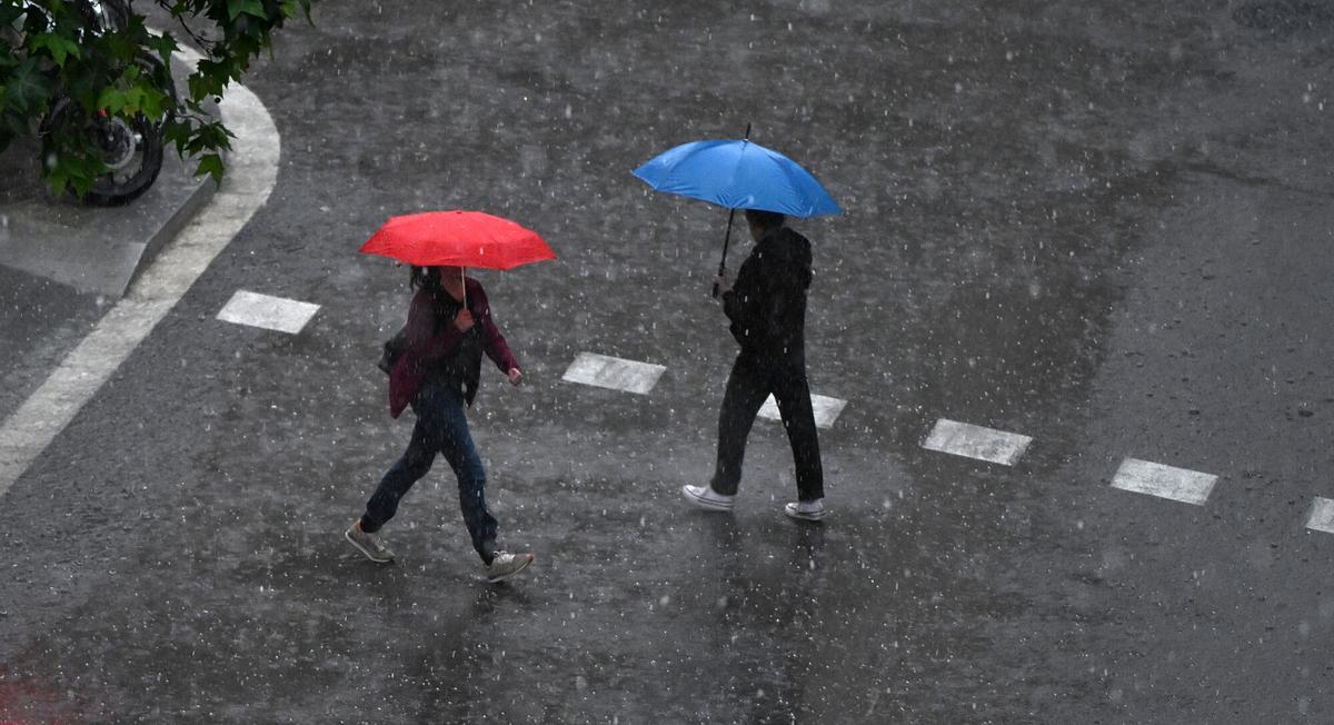 Barcelona. 12.05.2026.  Barcelona Intensa lluvia en el centro de la ciudad a media tarde. Fotografía de Jordi Cotrina