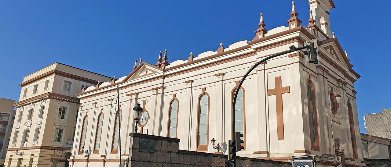 La iglesia parroquial de San Francisco Javier, en el interior del colegio de los Jesuitas de Vigo.