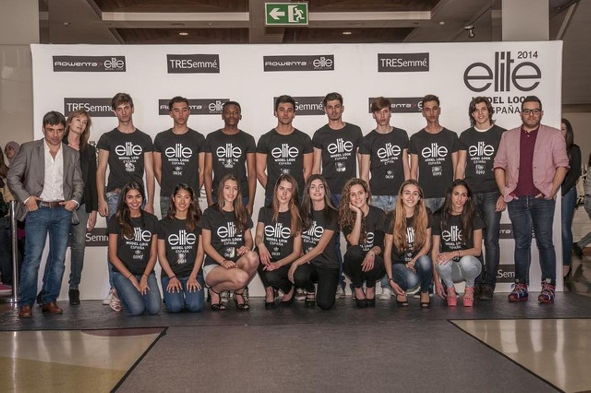 Els 16 finalistes posen amb el jurat format per Gael Marie, Mercedes Fernández i Selim de Somavilla. Els 16 finalistes posen amb el jurat format per Gael Marie, Mercedes Fernández i Selim de Somavilla.