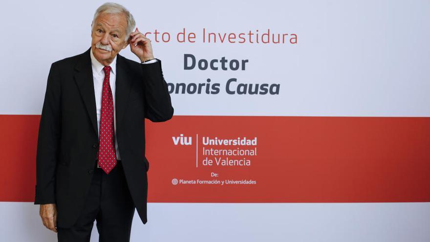 Eduardo Mendoza defiende la &quot;invisibilidad&quot; del escritor frente a la vanidad