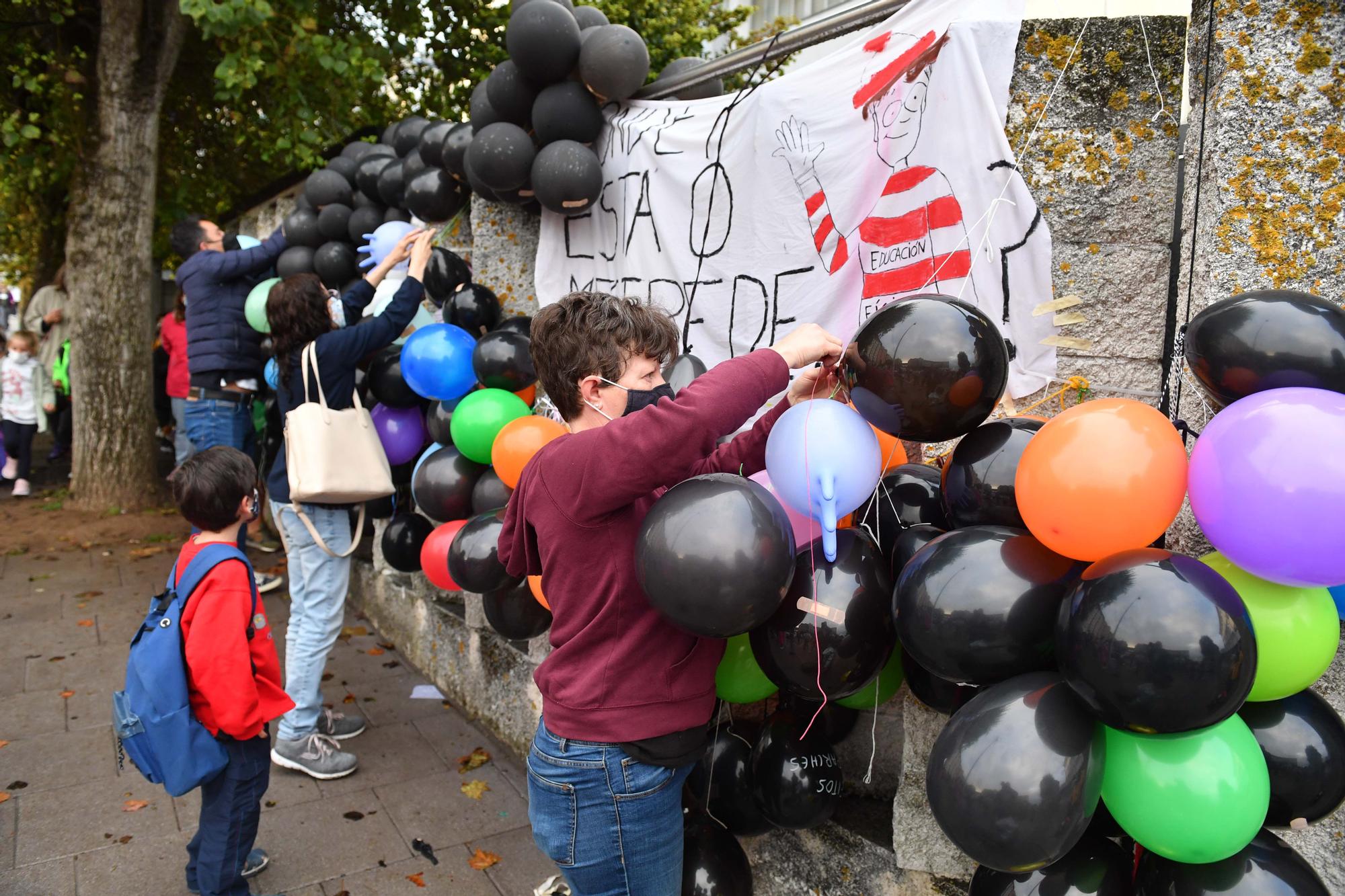 Globos contra los recortes en colegios de A Coruña