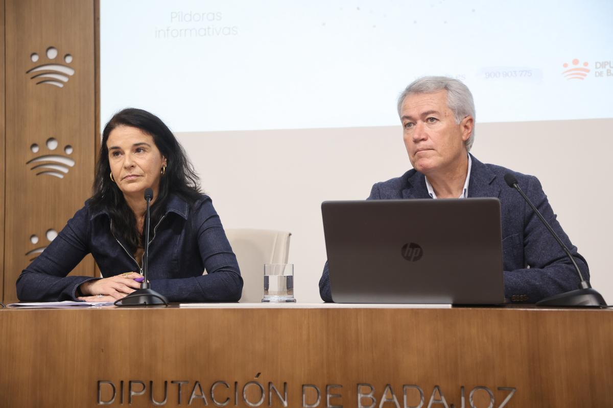La presidenta de ATA Extremadura y el diputado del Área de Formación y Capacitación para el Empleo.