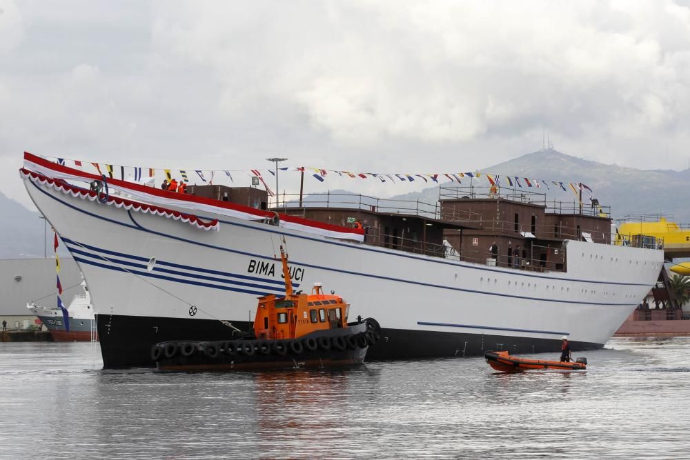 El astillero Freire bota el buque escuela de la Armada de Indonesia // J.Lores