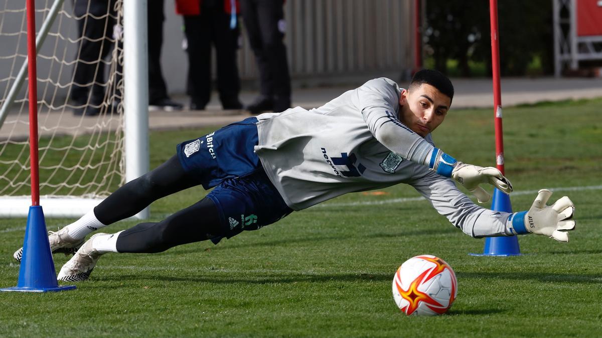 Leo Román, hoy durante su primer entrenamiento con la selección española sub-21 en Madrid.