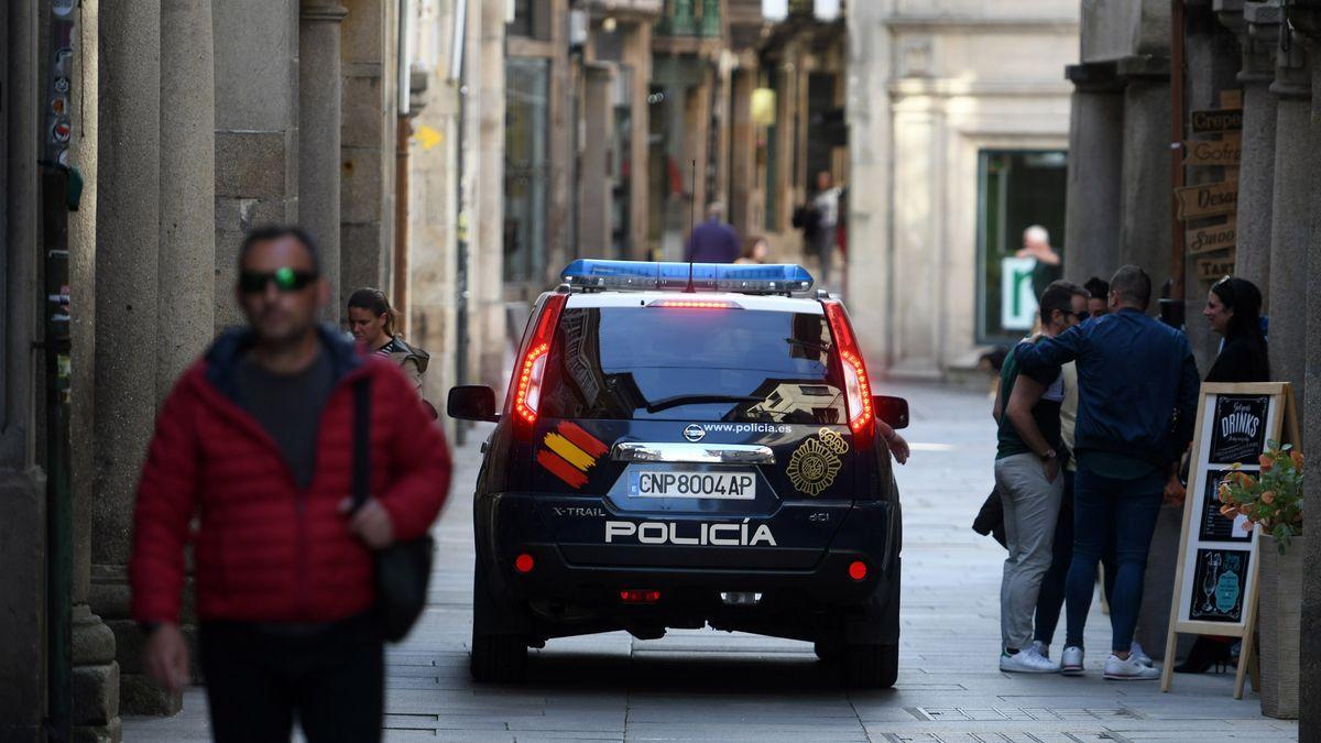 Desmantelan una fiesta ilegal con 26 personas en una tienda de disfraces en Pontevedra