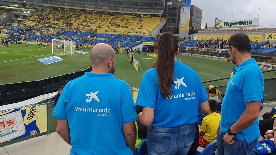 La Fundación “la Caixa” acerca la UD Las Palmas a más de 300 usuarios de entidades sociales a través de la ‘Grada Solidaria’ en el Estadio de Gran Canaria