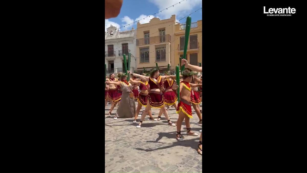 La Dansa dels Porrots invade Silla el Dia del Crist