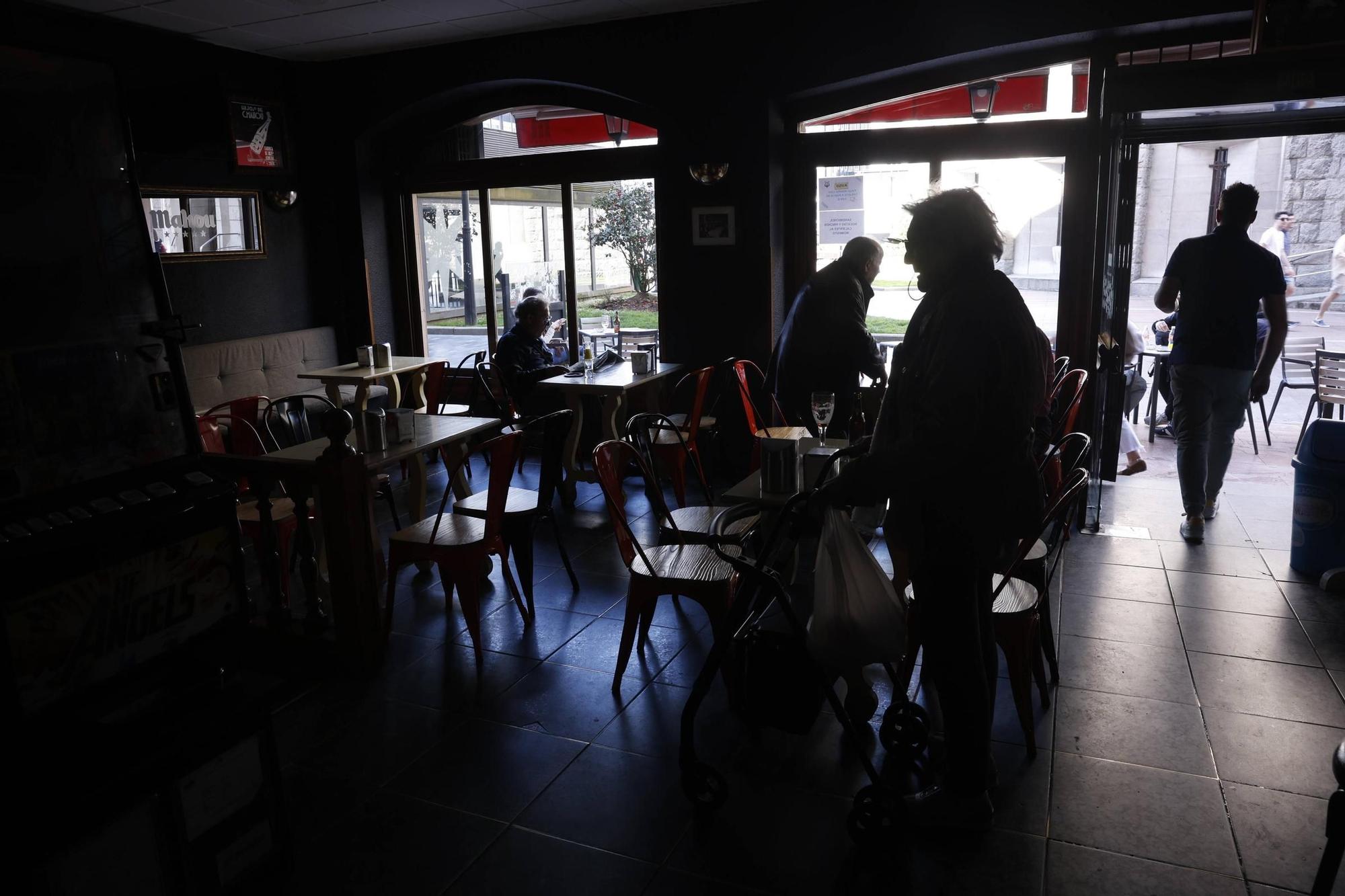 EN IMÁGENES: así se vivió el apagón en Oviedo