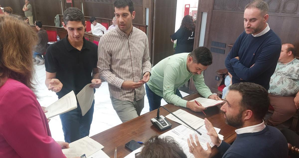 Los portavoces, en otro momento del pleno.