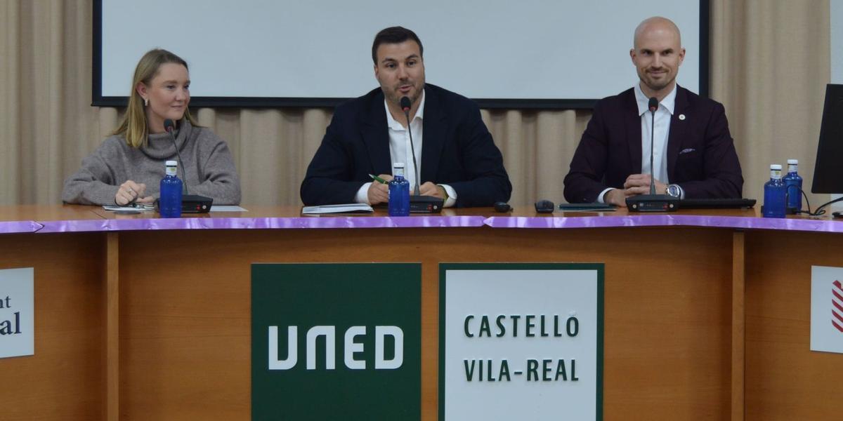 La vicealcaldessa i regidora d'Igualtat de Vila-real, Maria Fajardo, va participar en les 'Conferències Blanques' de la UNED, centrades en el 8M.