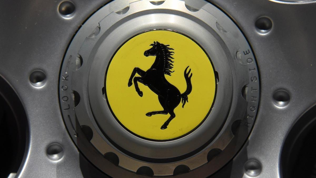 Ferrari dona un milió d’euros a Ucraïna i suspèn la producció per a Rússia