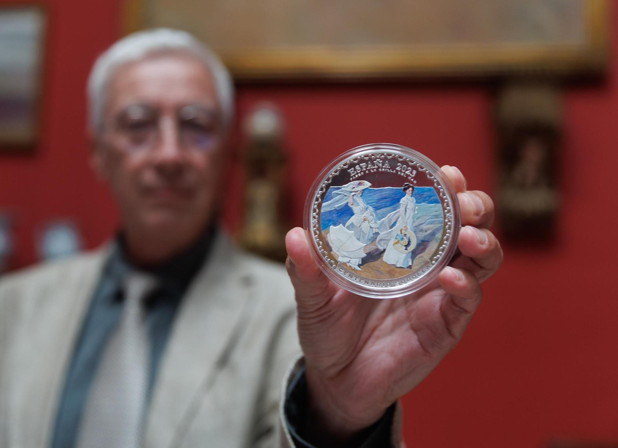 Monedas de plata y oro con los cuadros de sorolla