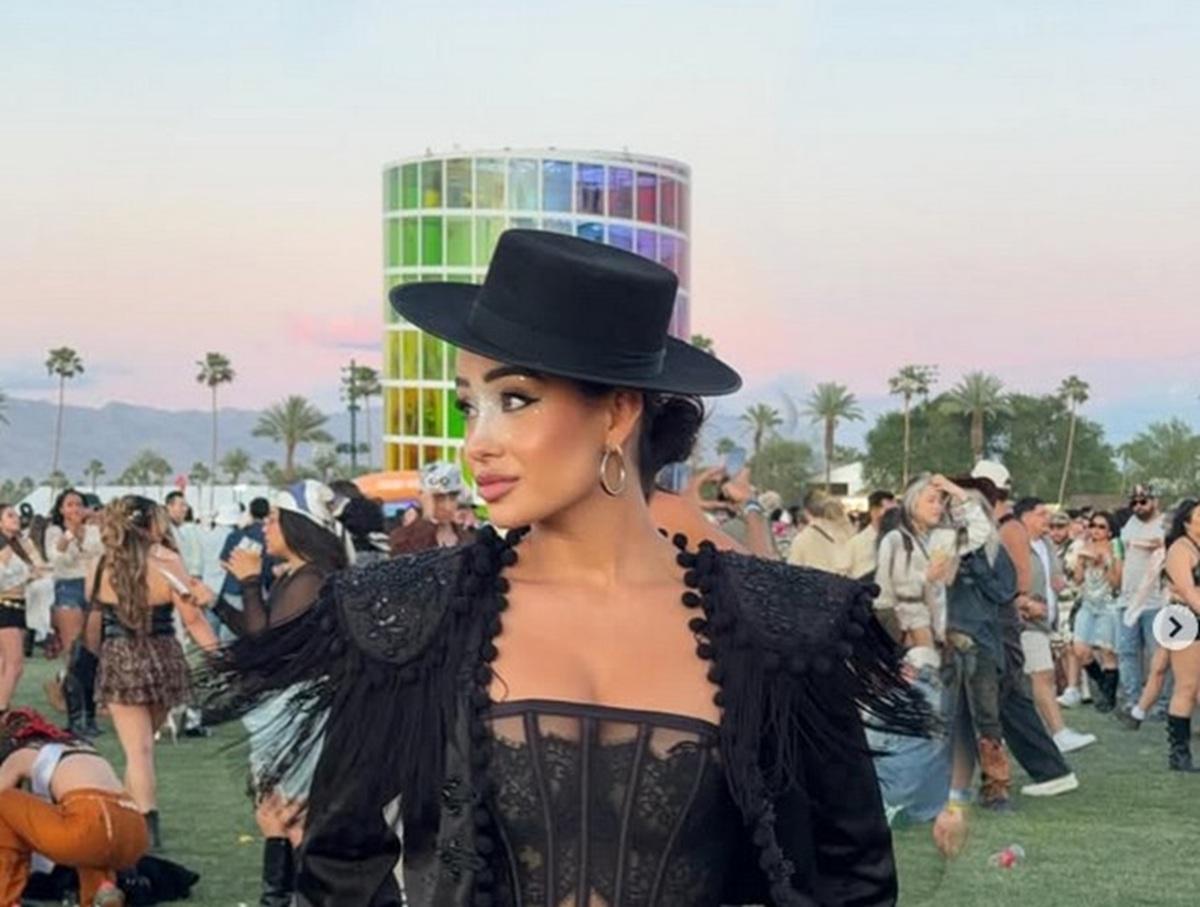 Marina Rivers, con sombrero cordobés, en el Festival Coachella de California