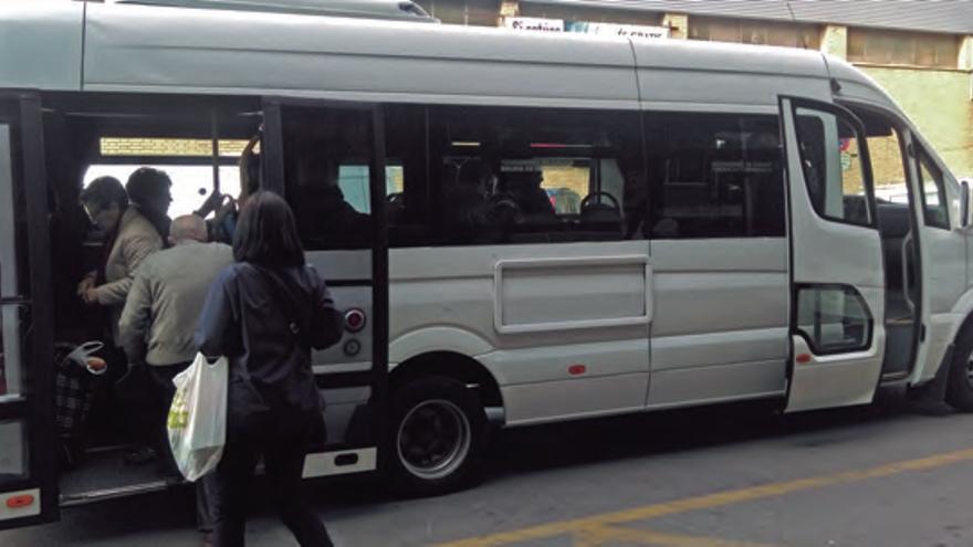 El autobús que une las pedanías con Moncada está sin servicio tres semanas.