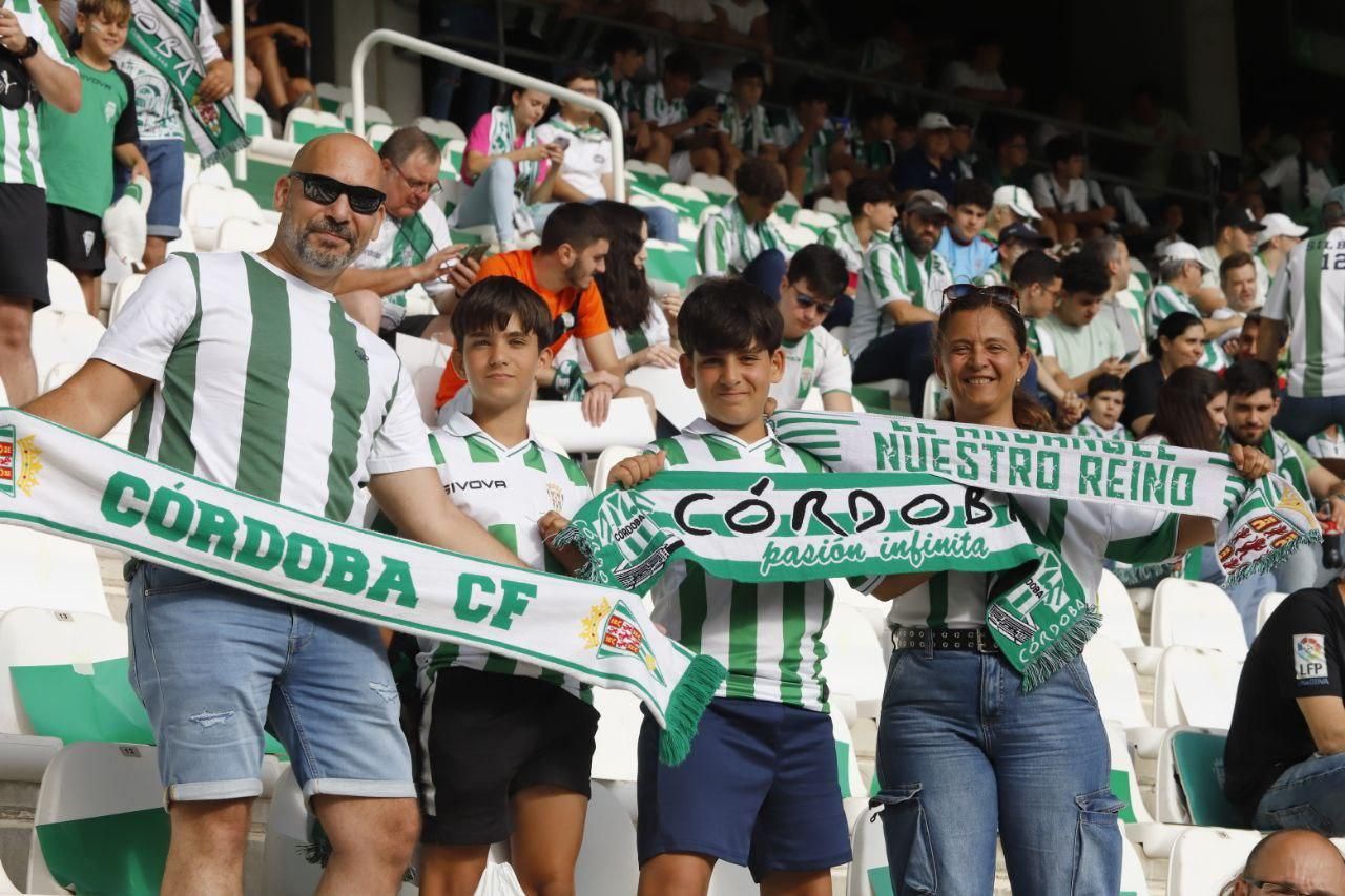 Córdoba CF-Ponferradina | Las imágenes de la afición blanquiverde en el play off de ascenso
