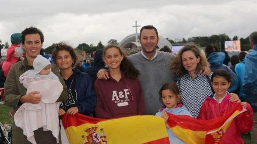 Una familia asturiana viajó a Dublín para asistir a la histórica visita del Papa