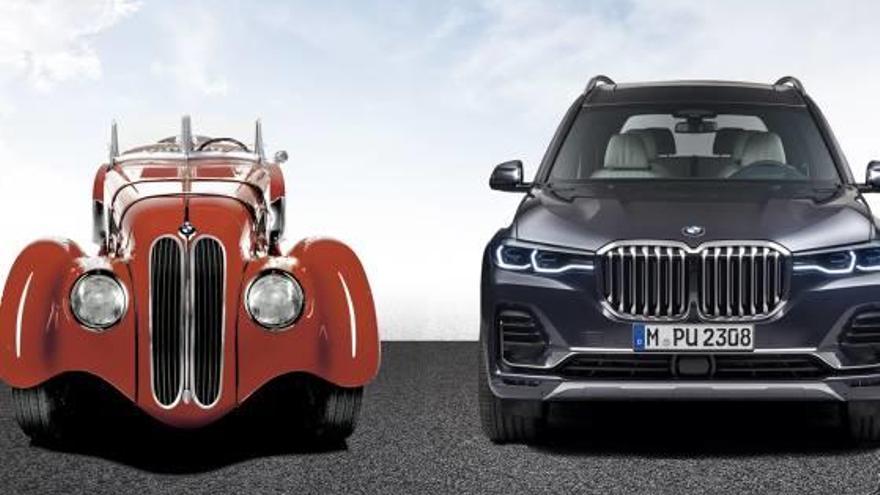 El elegante BMW 328 roadster de1936 junto al nuevo BMW X7.