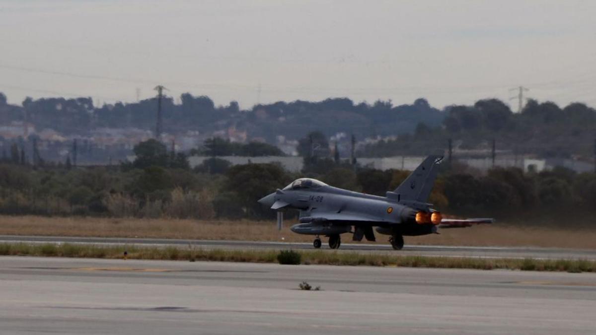 Un avió militar Eurofighter a l’aeroport de Reus el 2017 | ARXIU/ROGER SEGURA