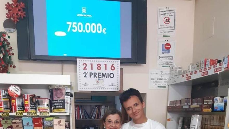 El 21.816, el segundo premio del Niño, muy repartido, cae en Hornachos