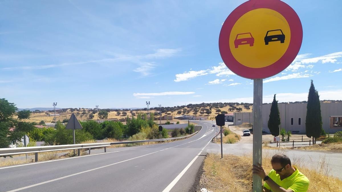 Trabajos en la glorieta de Pedroche.