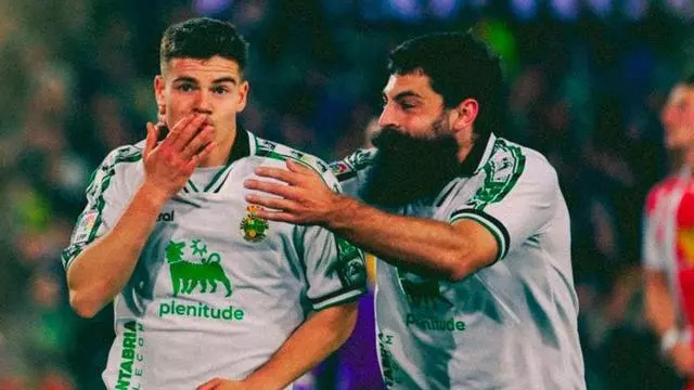 El Racing Club pasa por encima del Almería y se mantiene líder de la tabla