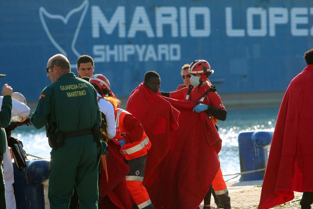 Llegan al puerto de Málaga 52 inmigrantes rescatados