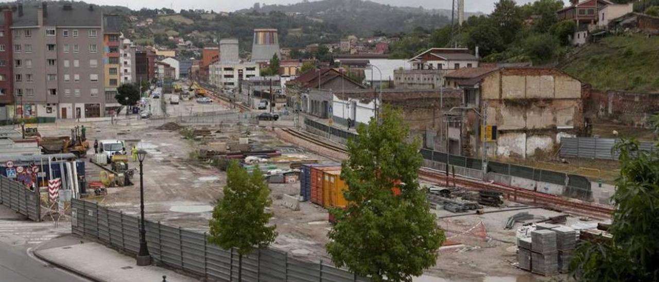 La obra del soterramiento de las vías de Feve en Langreo Centro.