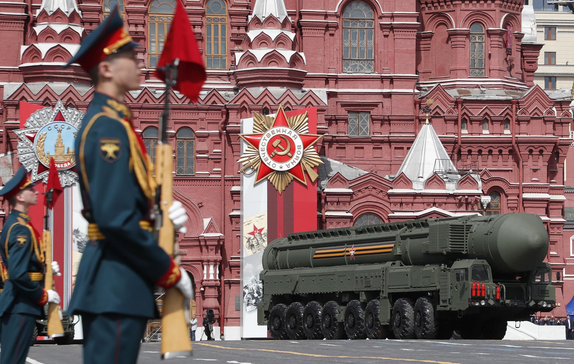 Putin preside en Moscú el desfile militar por el aniversario de la victoria frente a los nazis