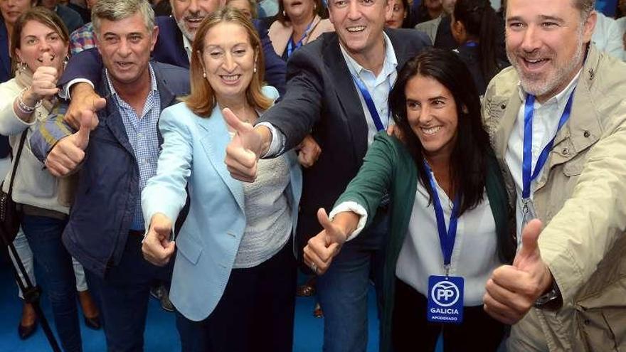 Celebración en la sede del PP con Pastor y Rueda.