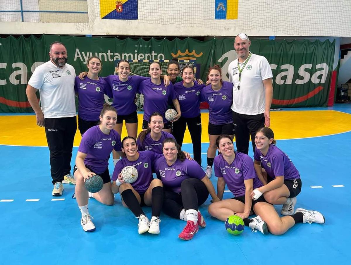 Integrantes de la plantilla del Inelsa Asmubal Meaño.