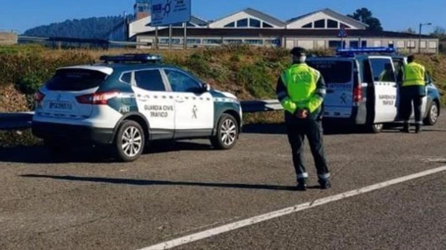 La Guardia Civil intercepta a un conductor por ir a 230 kilómetros por hora en la A-52