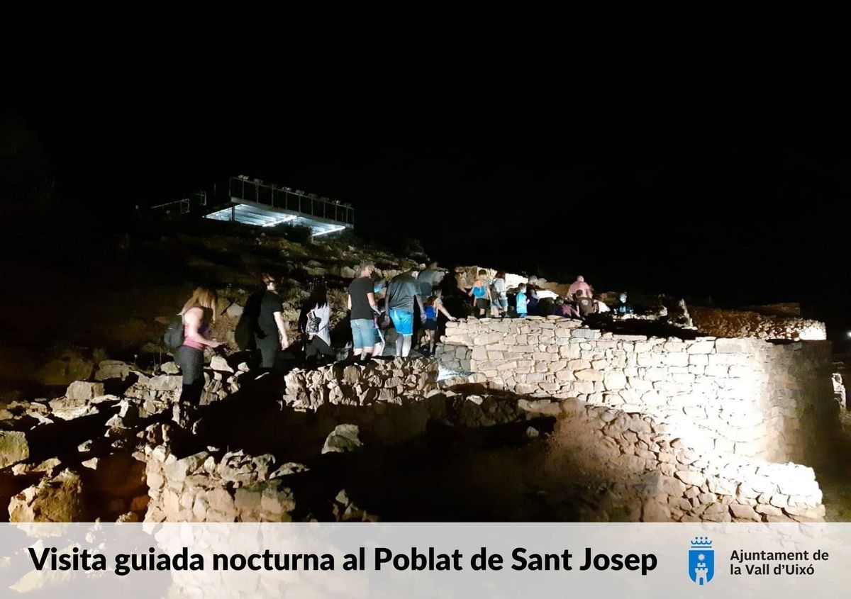 Imagen de archivo de una de las visitas guiadas nocturnas al poblat iber de Sant Josep de la Vall.