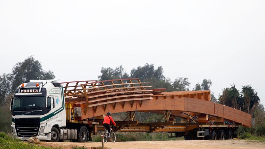 Última fase de la pasarela sobre el Guadalhorce