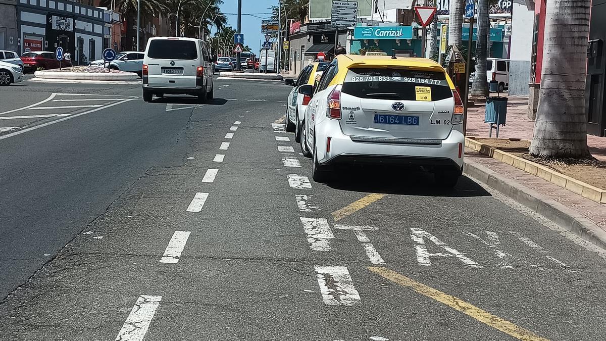 Parada de taxis en el Cruce de Sardina, este miércoles.