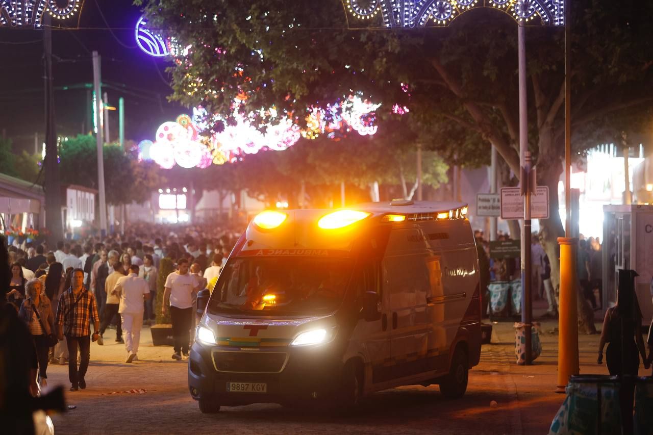 El Arenal se anima desde primera hora en el día del inicio de la Feria de Córdoba