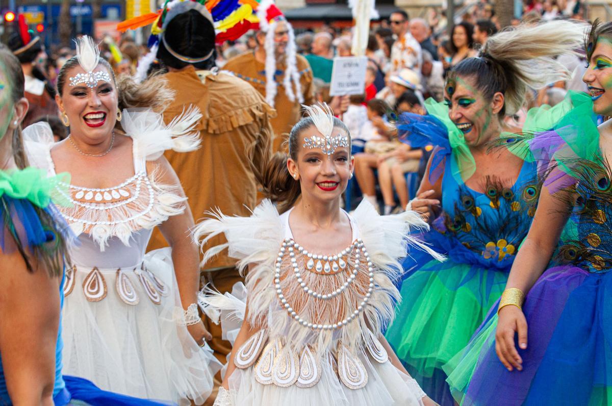 HOGUERAS 2022 | Desfile del Ninot en las calles de Alicante