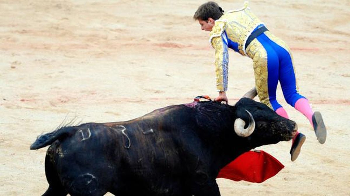 El Juli, banyegat en una corrida.
