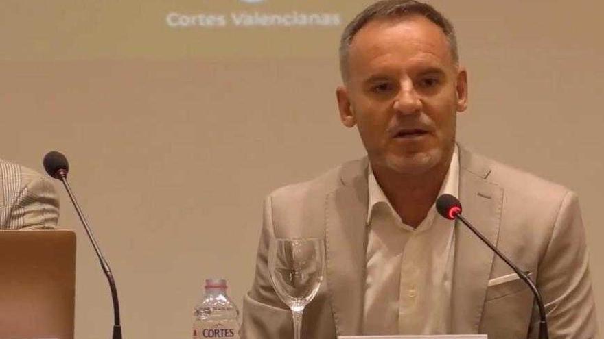 Ricardo Ferris, jefe de la comisaría de centro de València, en un acto de la ultraderecha.