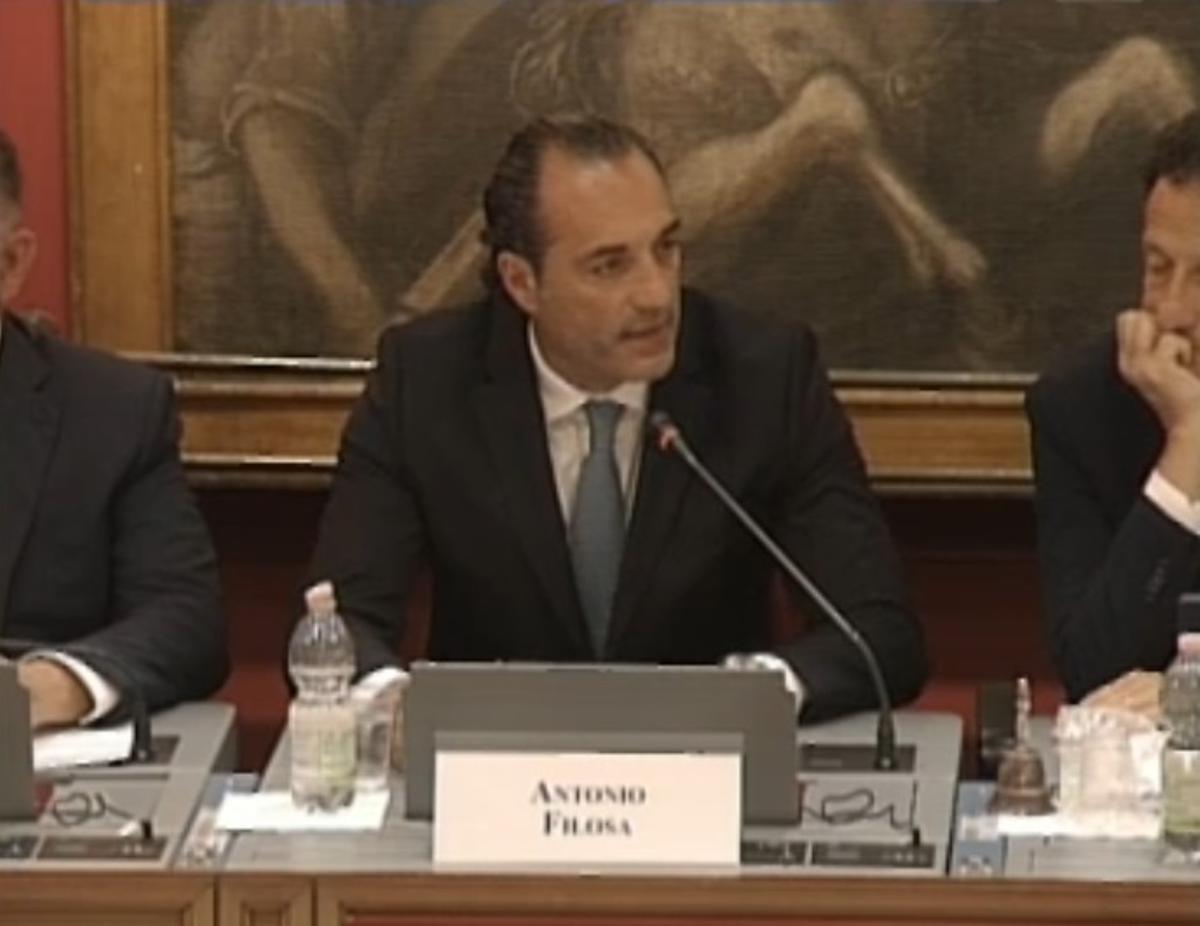 El CEO de Stellantis, Antonio Filosa, durante su comparecencia en Italia.