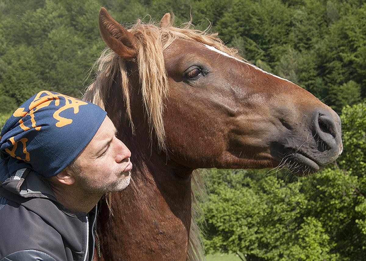 En la vida real, Biosca es también un buen amigo de los caballos.