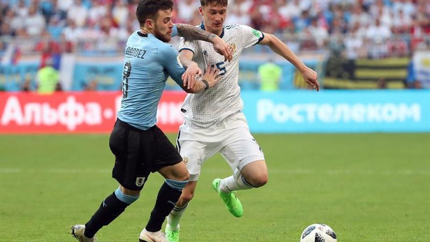 Uruguay le baja los humos a la anfitriona (3-0)