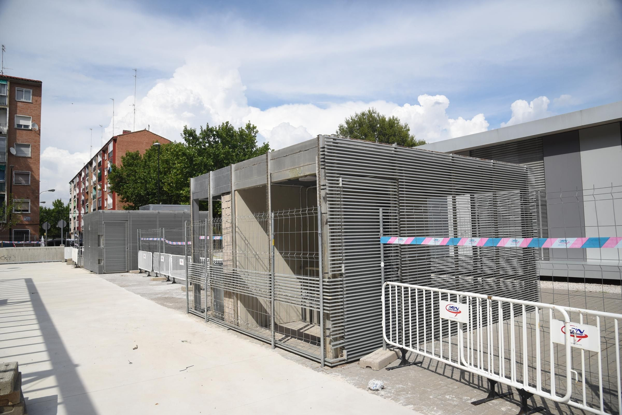 En imágenes | Así es la nueva plaza junto al parque Bruil de Zaragoza