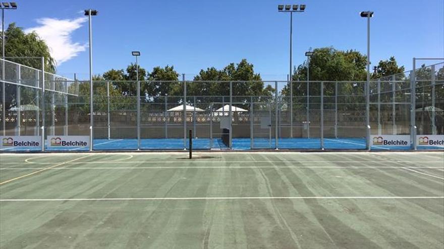 Belchite cubre la oferta deportiva con el estreno de una pista de pádel