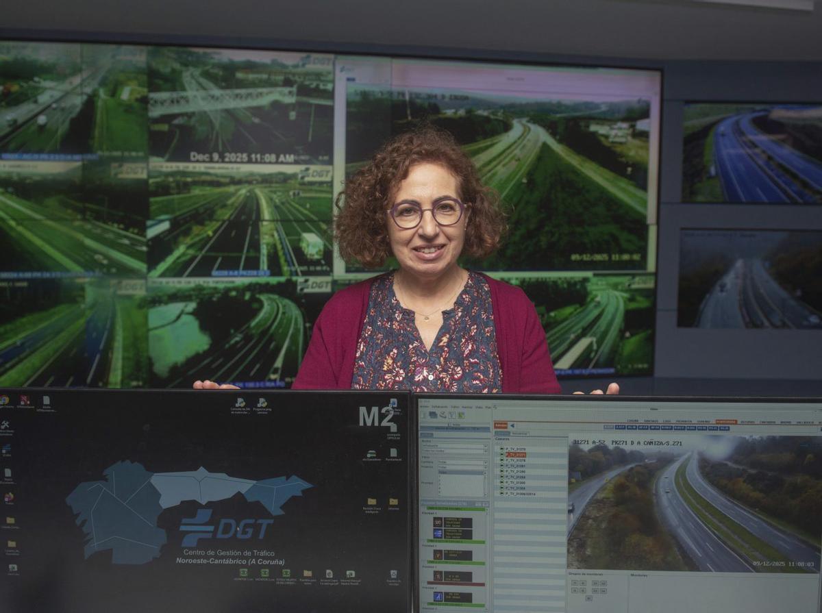 Gómez Dobarro, en el Centro de Gestión de Tráfico, en A Coruña. |  Casteleiro / Roller Agencia