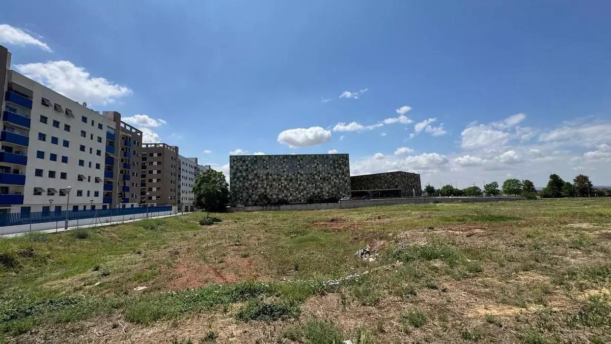 Parcela donde se prevé levantar la nueva residencia de mayores.