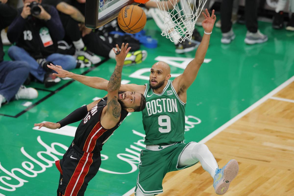 Los Heat asaltan Boston y consiguen ventaja de campo en la serie de 'playoffs' de la NBA.