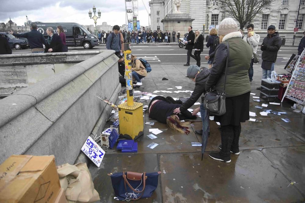 Tiroteig i apunyalament davant el Parlament britànic