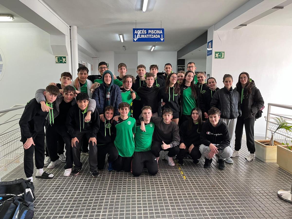 Los nadadores y las nadadoras del NiE Gandia en Oliva