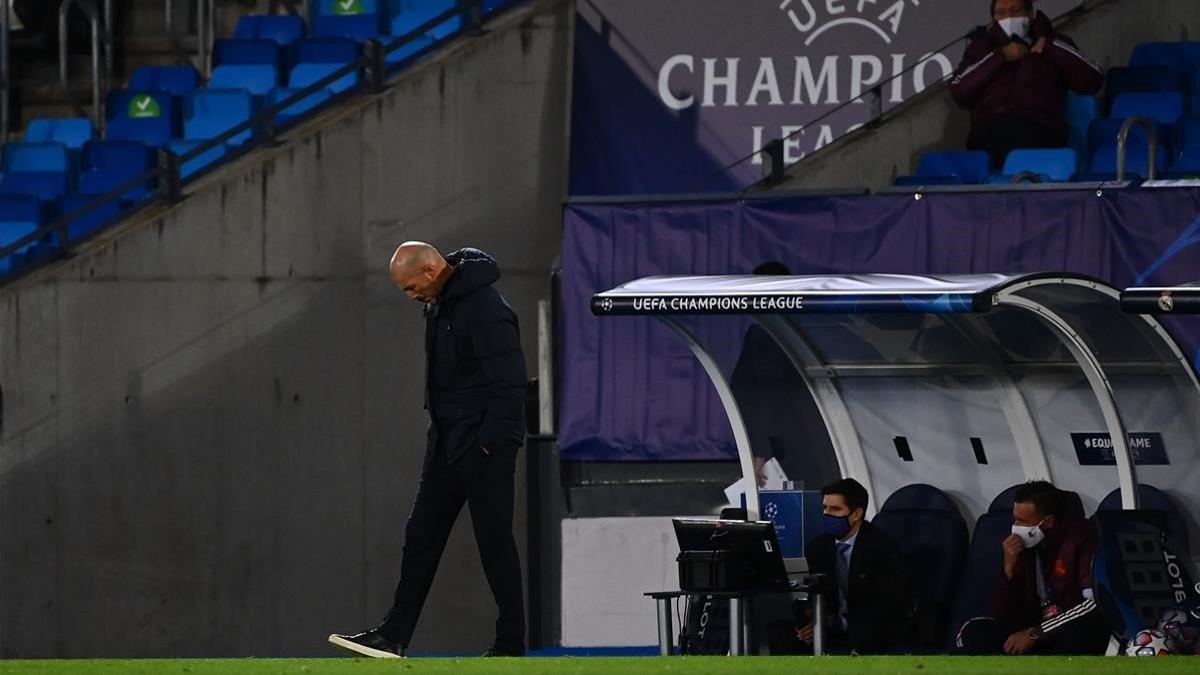 Zidane, en el duelo del Madrid con el Shakthar en Valdebebas.